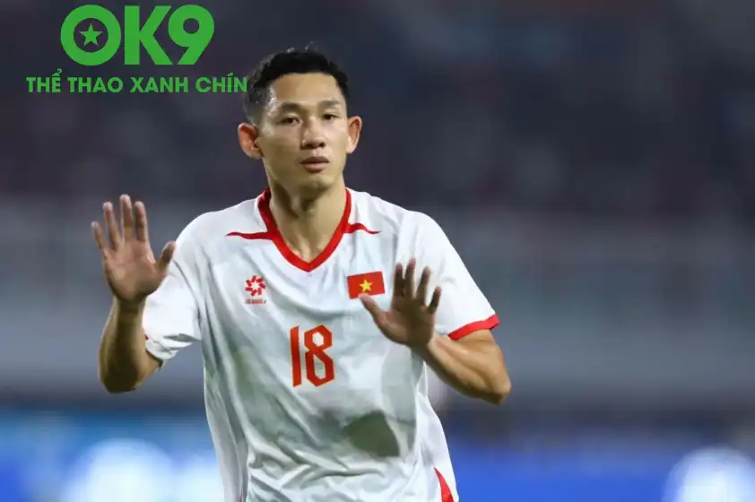 Hai Long lên tiếng về màn ăn mừng gây chú ý sau trận thắng Indonesia. Hai Long lên tiếng về màn ăn mừng gây chú ý sau trận thắng Indonesia.